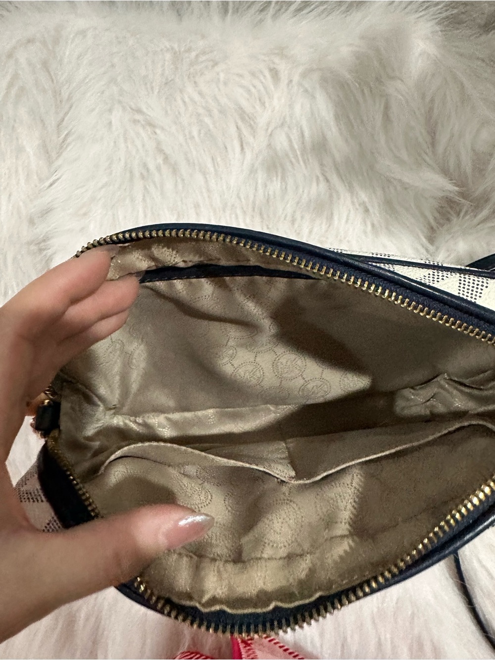 Michael Kors White-Navy Signature Print Logo Crossbody Bag with Matching Wallet - Picture 11 of 16